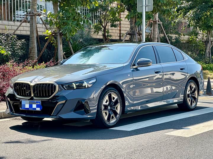 Фото 1 - BMW 5 Series