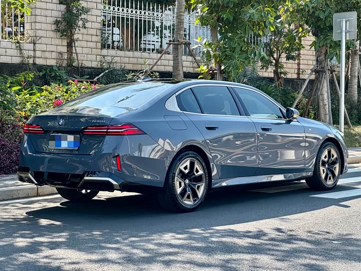 Фото 9 - BMW 5 Series