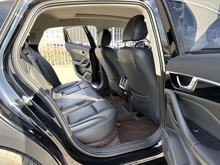 Фото 5 - Bestune B70