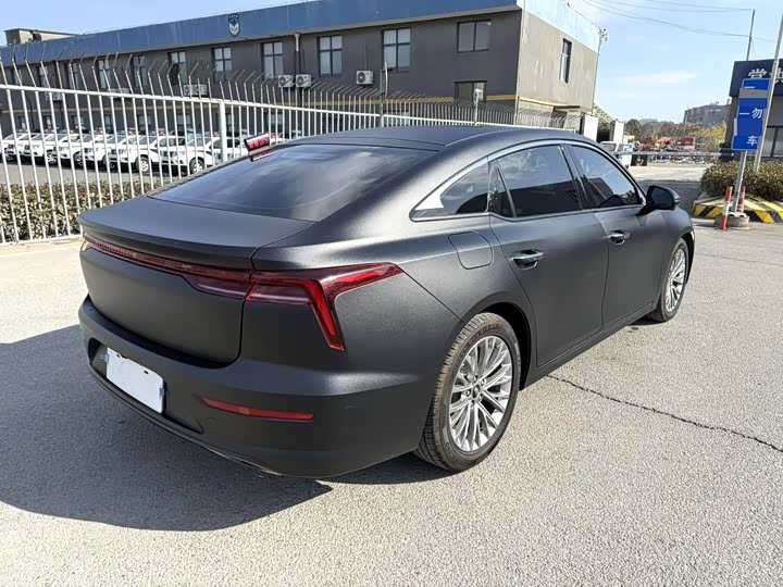 Фото 9 - Bestune B70