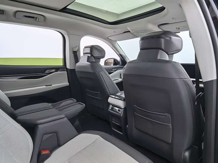 Фото 9 - Ford Edge