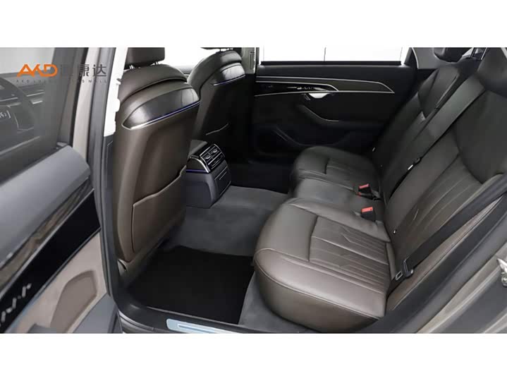 Фото 7 - Audi A8