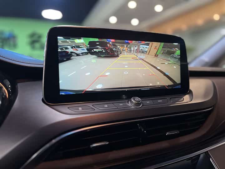 Фото 9 - Buick GL8 ES