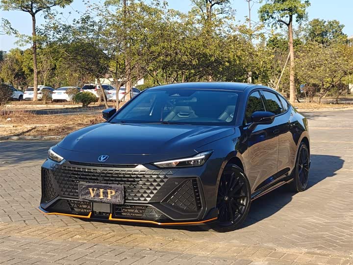 Фото 1 - Changan UNI-V