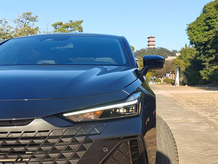 Фото 9 - Changan UNI-V