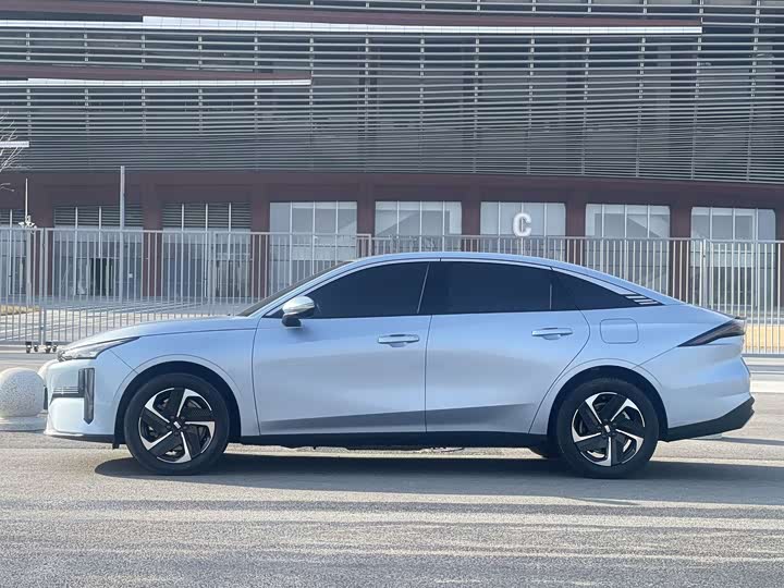 Фото 4 - Geely Galaxy L6