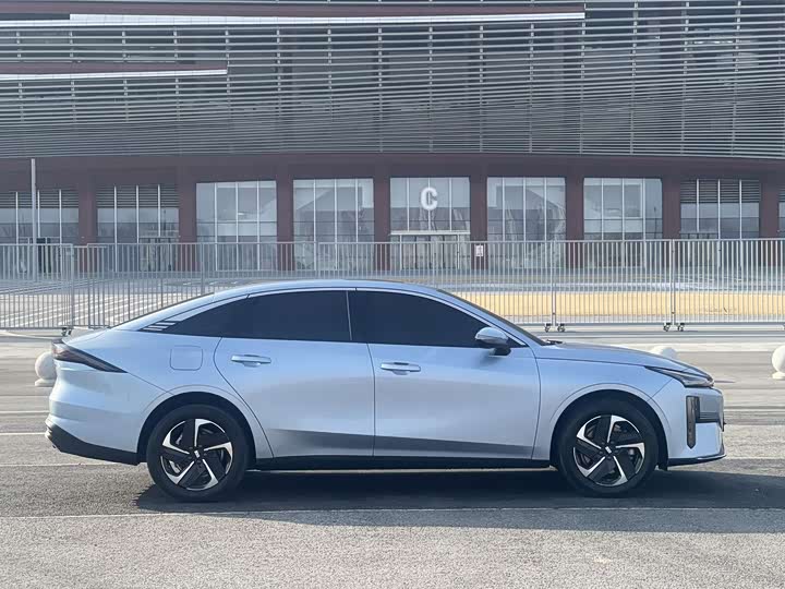 Фото 6 - Geely Galaxy L6