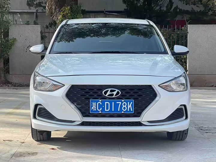 Фото 2 - Hyundai Celesta
