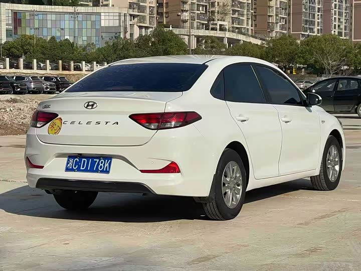 Фото 4 - Hyundai Celesta