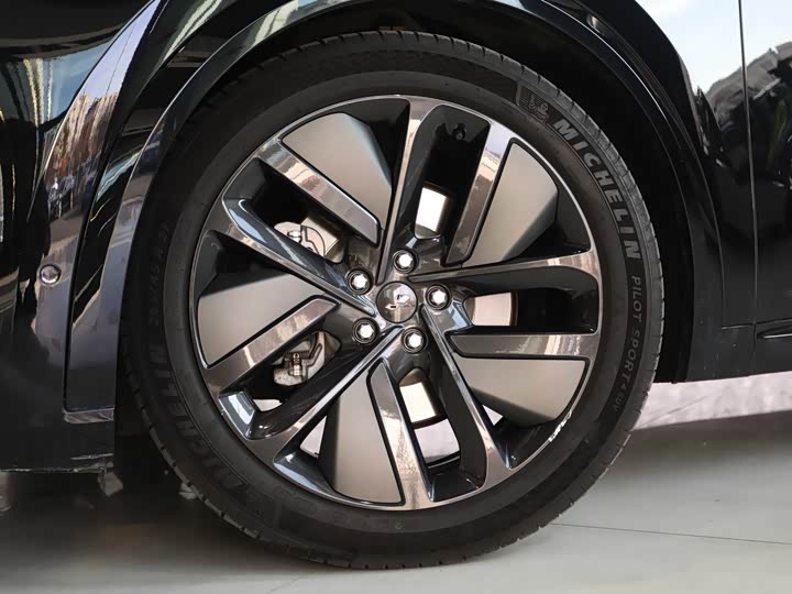 Фото 4 - LiXiang L9