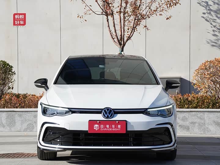 Фото 2 - Volkswagen Golf