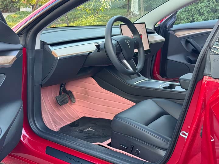 Фото 4 - Tesla Model 3