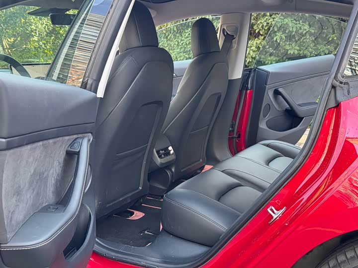 Фото 8 - Tesla Model 3