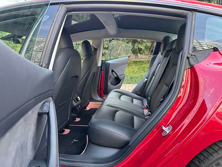 Фото 9 - Tesla Model 3