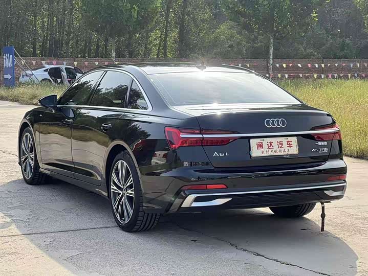 Фото 5 - Audi A6L