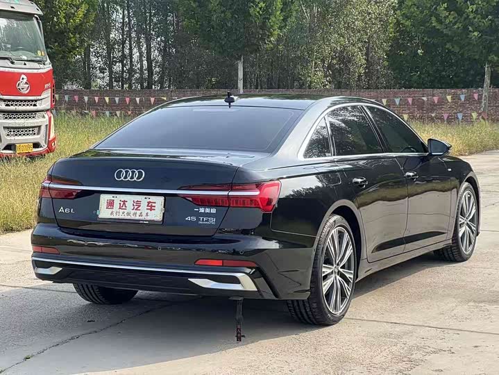 Фото 6 - Audi A6L