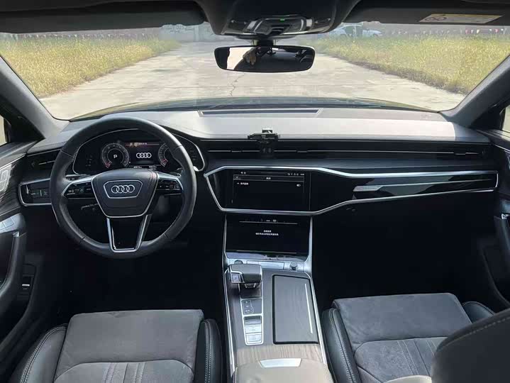 Фото 8 - Audi A6L