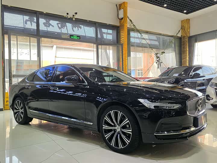 Фото 3 - Volvo S90