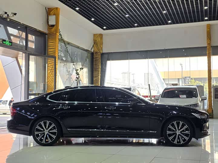 Фото 4 - Volvo S90