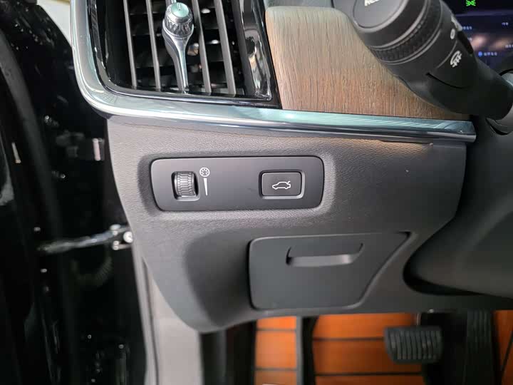 Фото 8 - Volvo S90