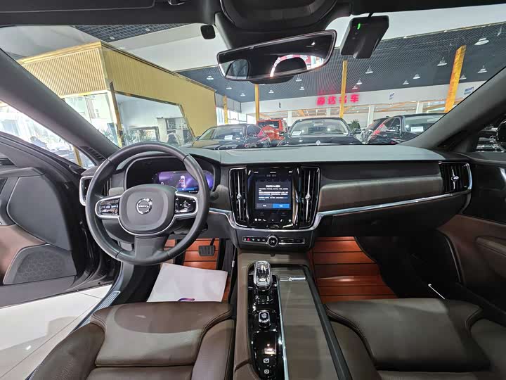 Фото 9 - Volvo S90
