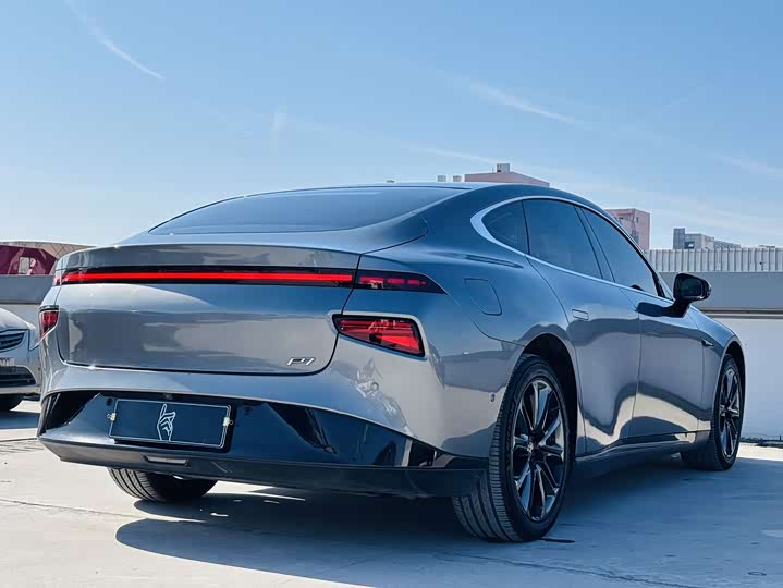 Фото 9 - XPeng P7