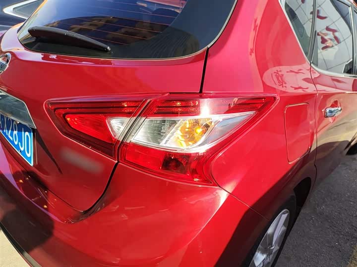 Фото 8 - Nissan Tiida