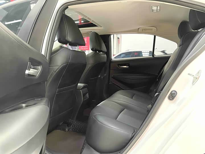 Фото 8 - Toyota Corolla