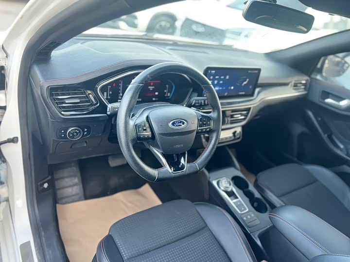 Фото 4 - Ford Focus