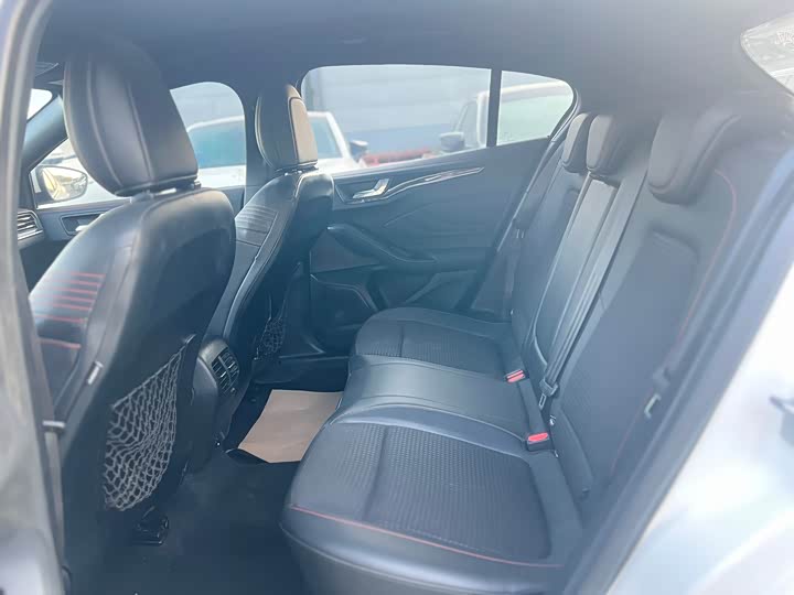 Фото 6 - Ford Focus