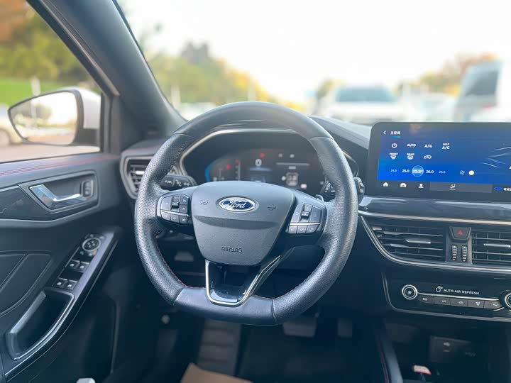 Фото 8 - Ford Focus