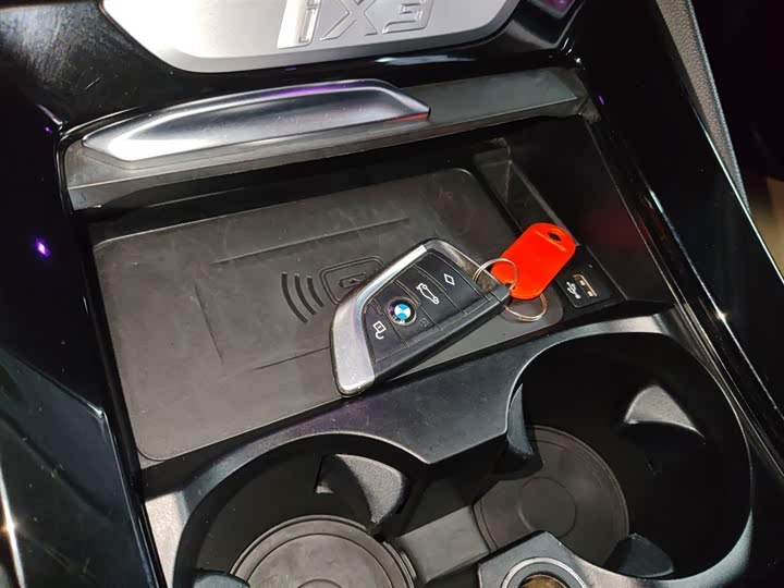 Фото 9 - BMW iX3