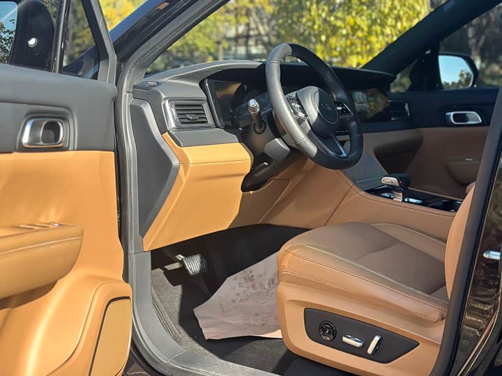 Фото 8 - LiXiang One