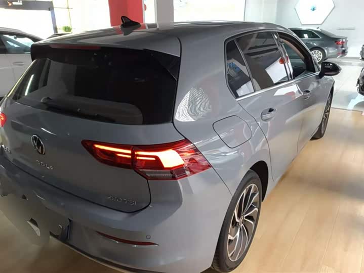 Фото 3 - Volkswagen Golf