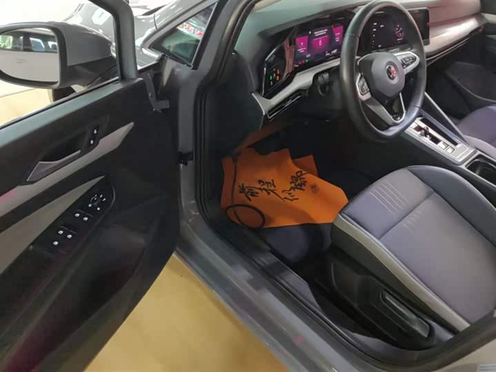 Фото 7 - Volkswagen Golf