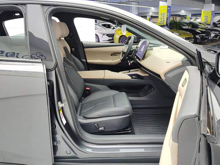 Фото 8 - Changan Deepal SL03