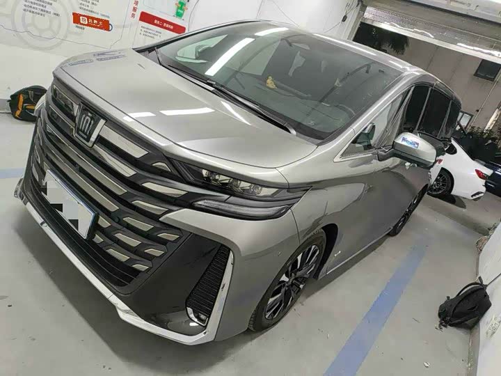 Фото 1 - Toyota Vellfire