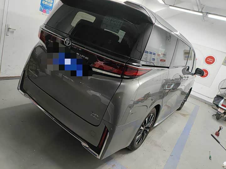 Фото 3 - Toyota Vellfire