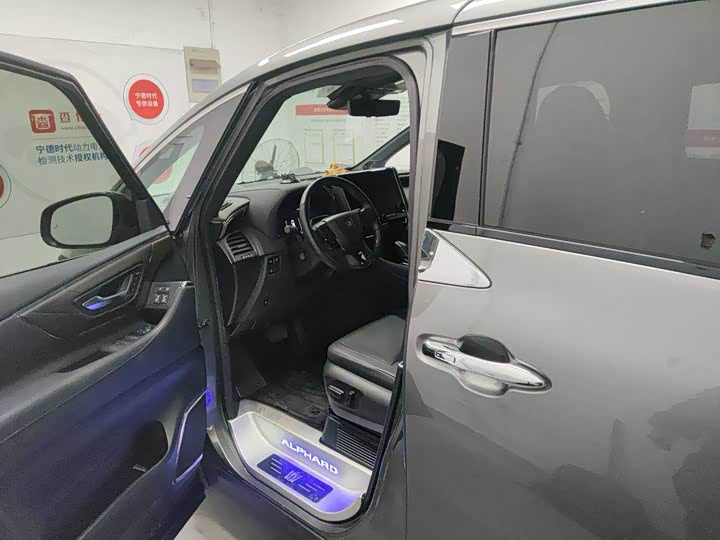 Фото 4 - Toyota Vellfire