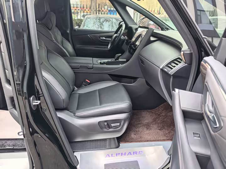 Фото 4 - Toyota Alphard