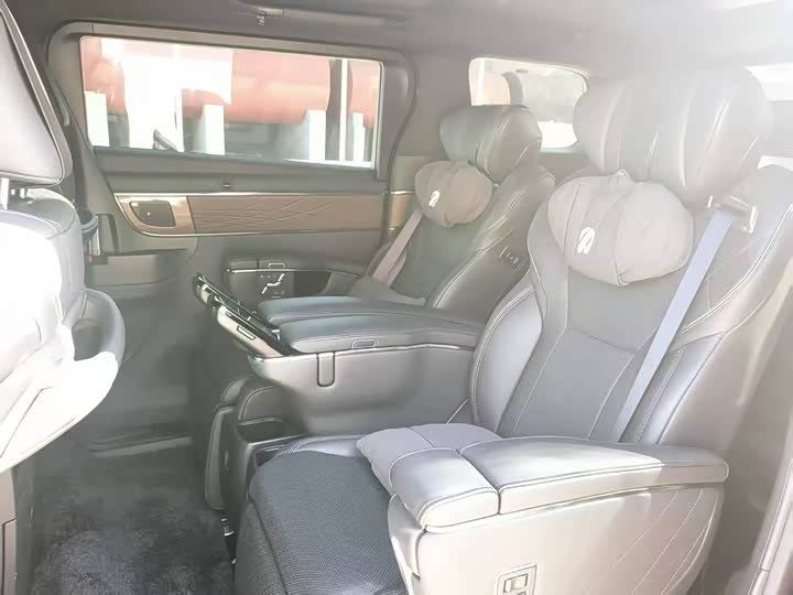 Фото 5 - Toyota Alphard