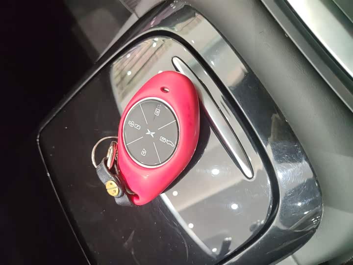 Фото 8 - XPeng P7