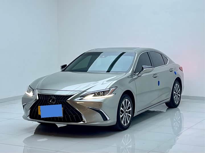 Фото 1 - Lexus ES