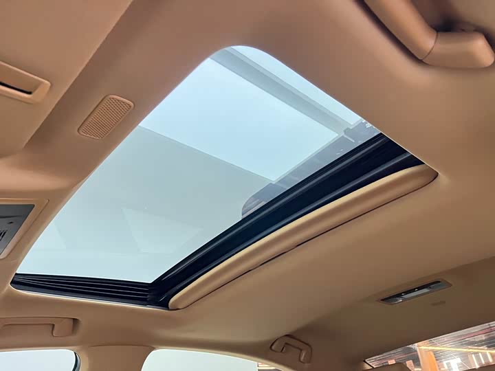 Фото 2 - Lexus ES