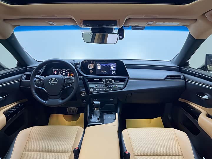 Фото 3 - Lexus ES