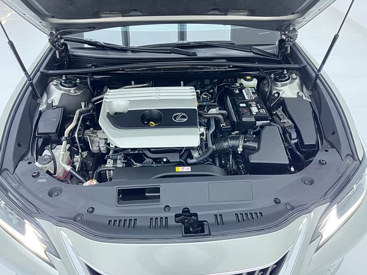 Фото 4 - Lexus ES