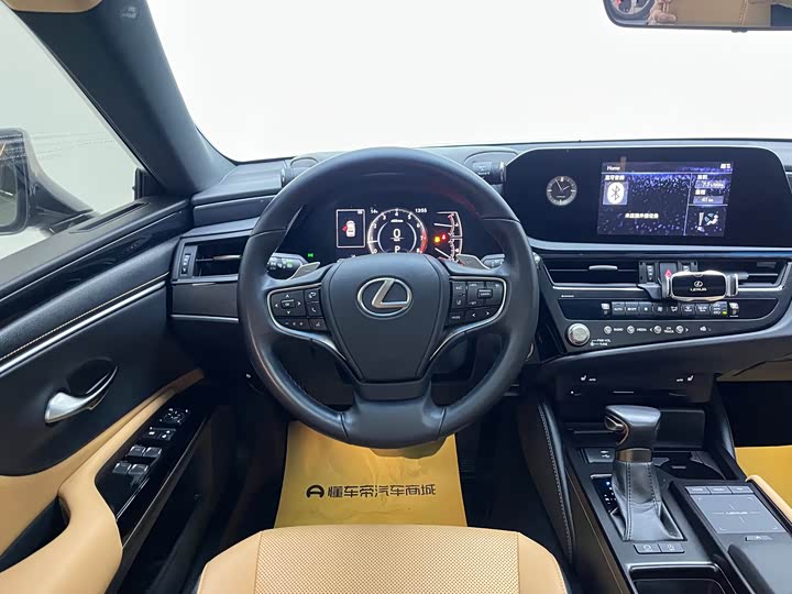 Фото 6 - Lexus ES