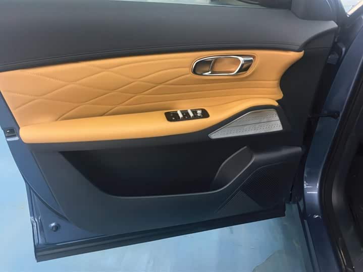 Фото 7 - Geely Galaxy Starship 7