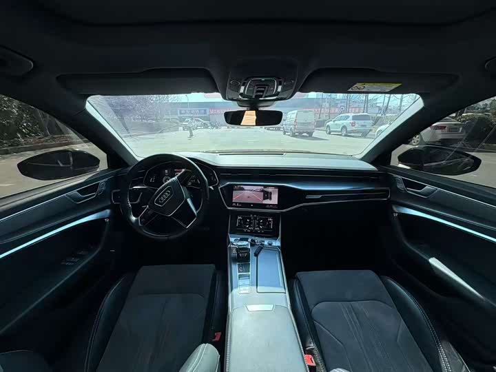 Фото 6 - Audi A6L