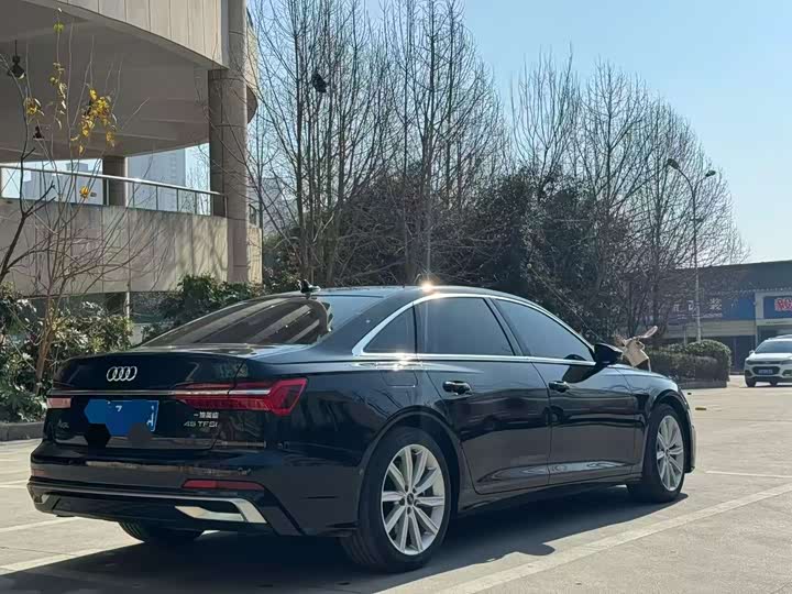 Фото 7 - Audi A6L